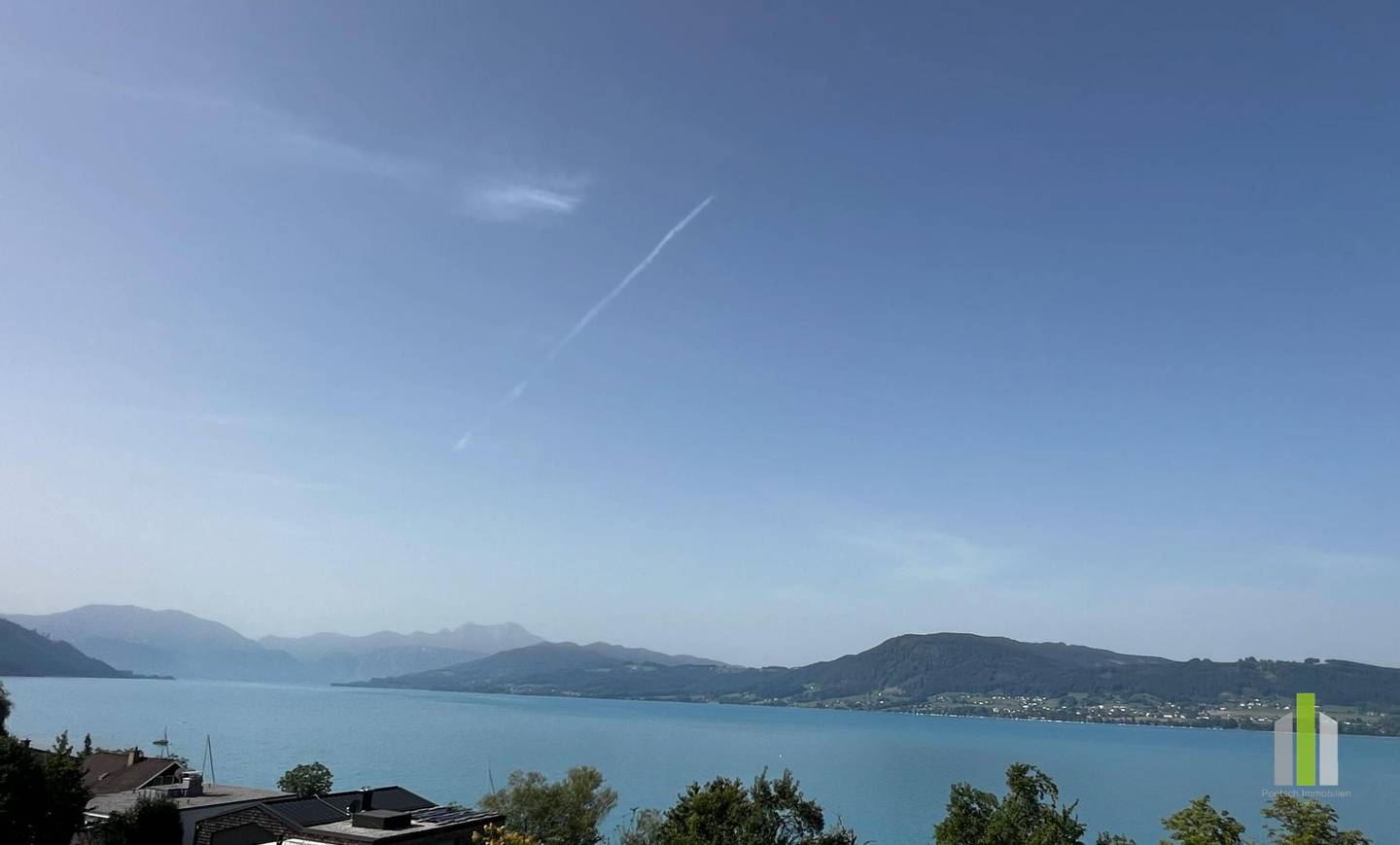 Building plot with lake view and bathing area usage right