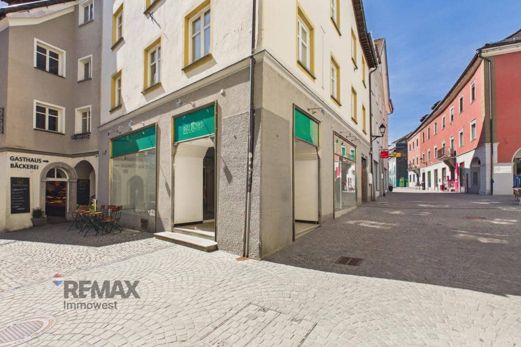 Commercial space with large window fronts in prime city centre location
