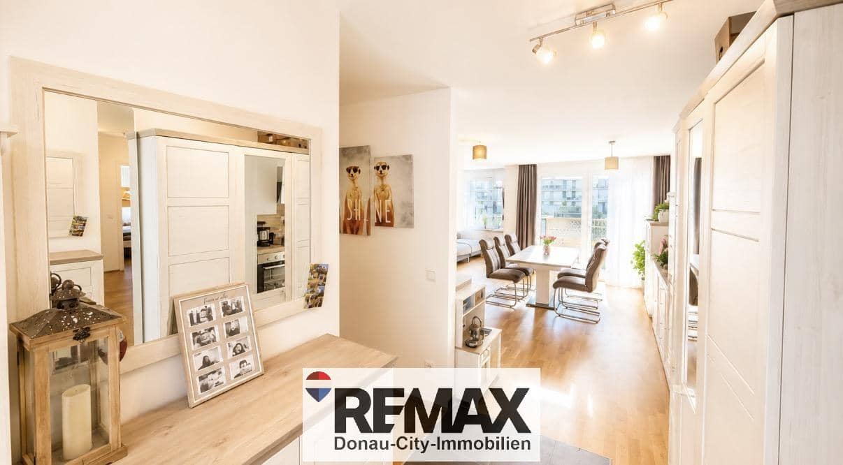 Top-floor new-build apartment with two balconies and parquet flooring