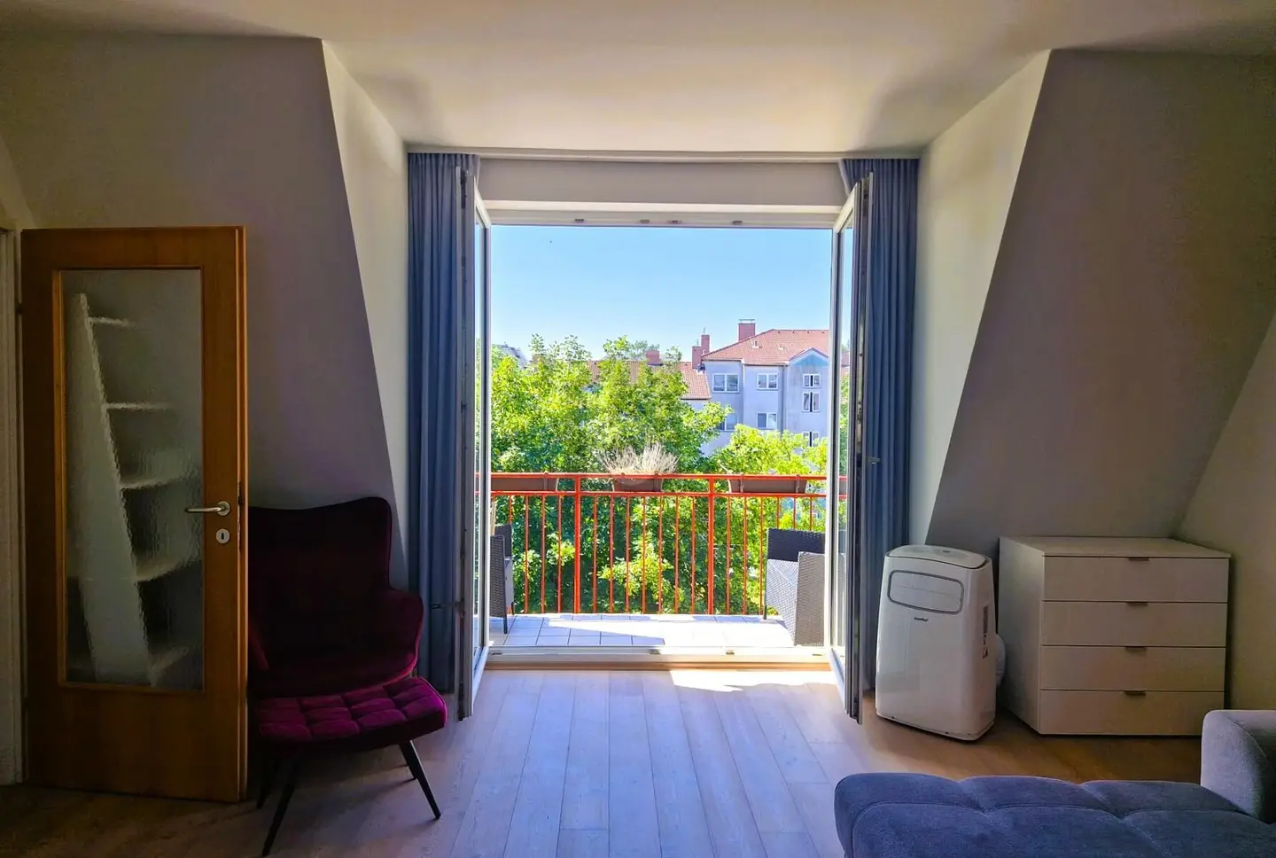 Helle Wohnung mit südseitigem Balkon und Tiefgaragenplatz