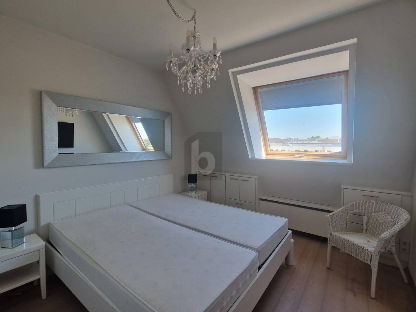 Moderne Wohnung mit südseitigem Balkon und Tiefgaragenplatz