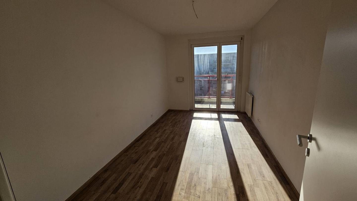 Helle 4 Zimmer Wohnung mit Balkon und Loggien