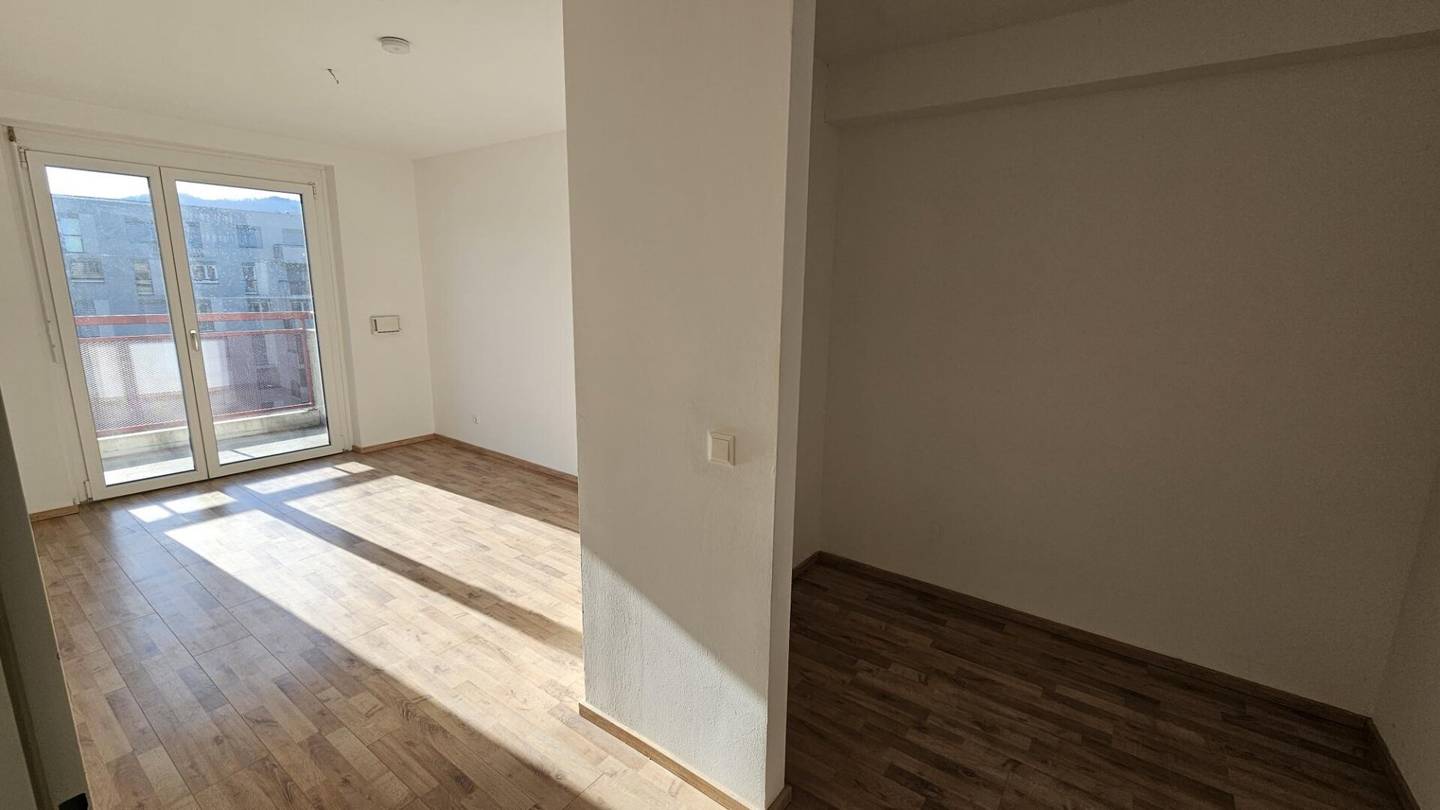 Helle 4 Zimmer Wohnung mit Balkon und Loggien