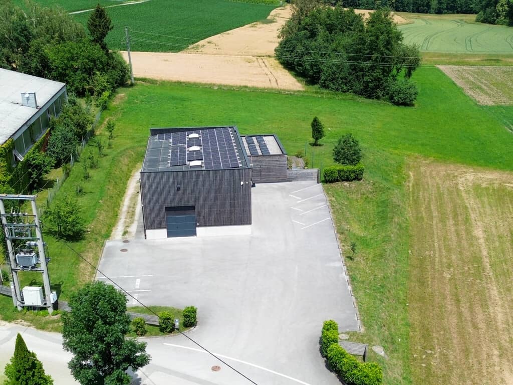 Gewerbehalle mit Büro Photovoltaik und Erweiterungspotenzial