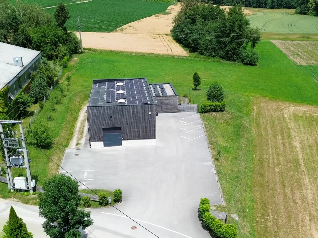 Commercial hall with office photovoltaic system and expansion potential