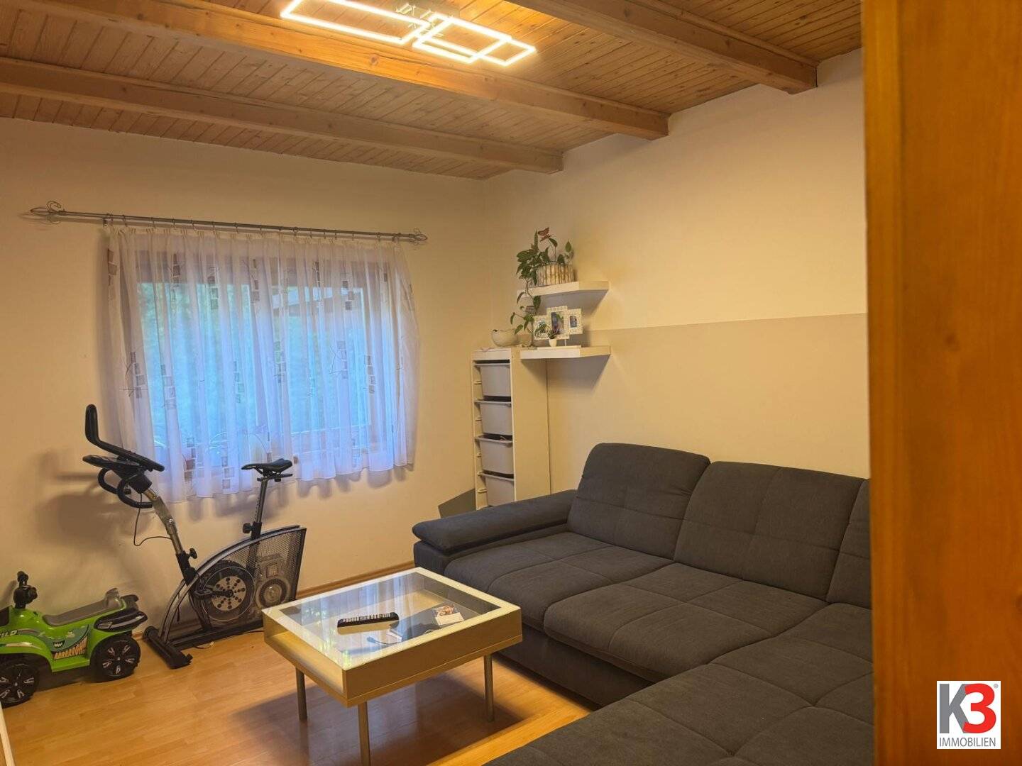 Zweifamilienhaus mit Garten Pool und Photovoltaik in ruhiger Sackgassenlage