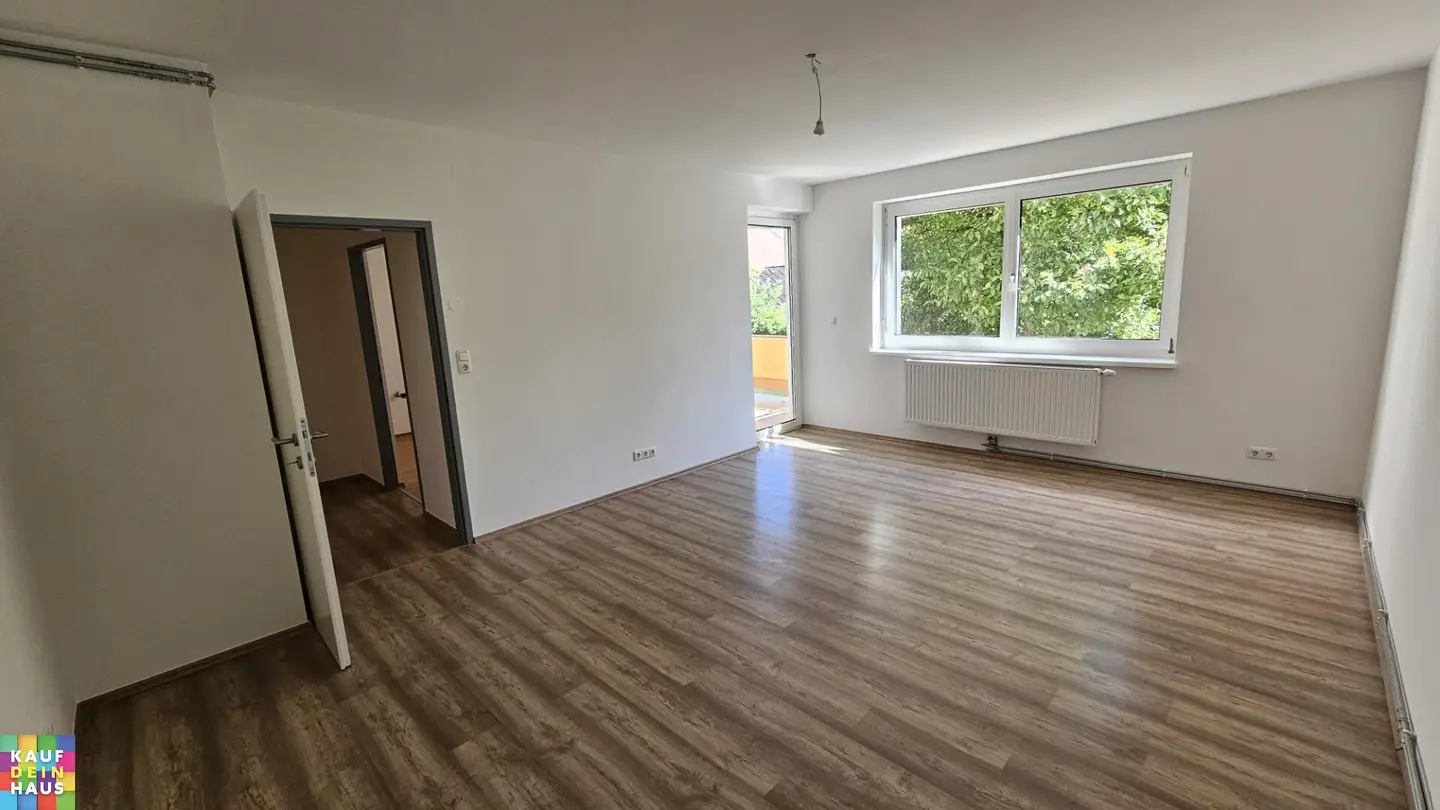 Spacious 3-room cooperative apartment with balcony