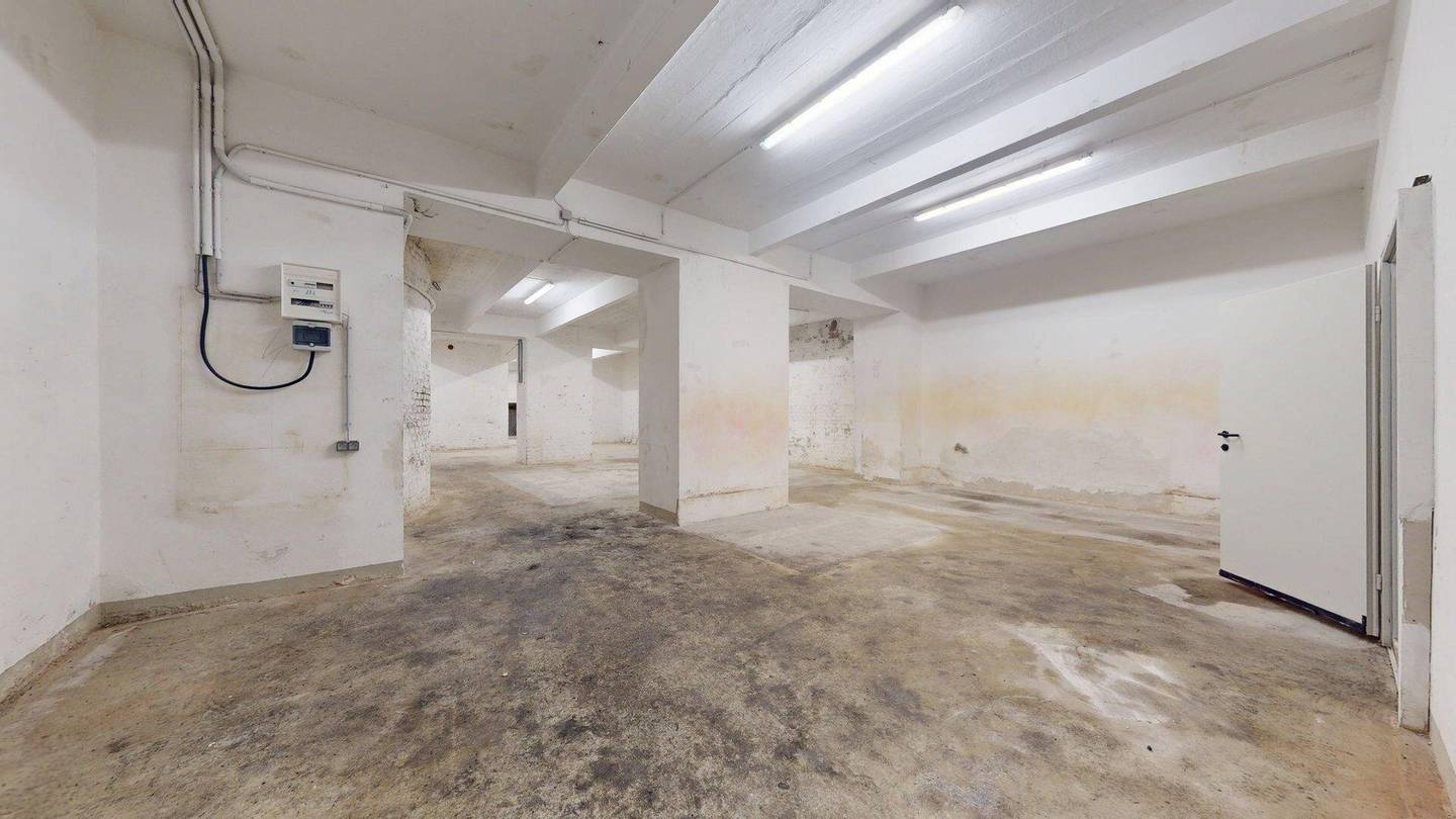Souterrain Lager mit viel Platz nahe WU