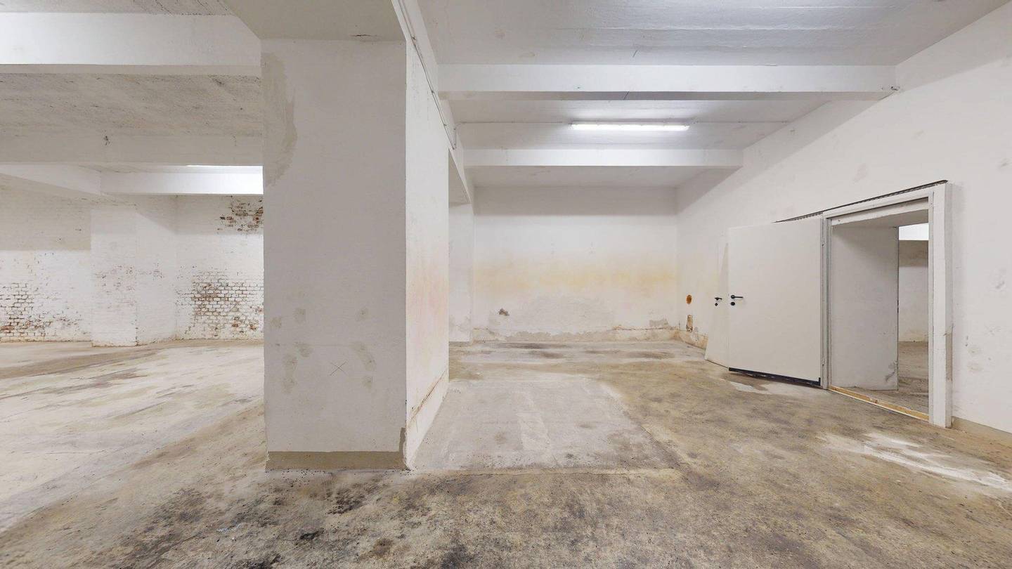 Souterrain Lager mit viel Platz nahe WU