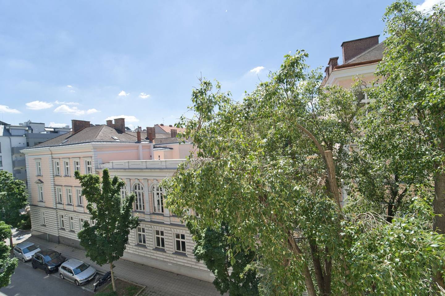 Well maintained 2 room apartment with views in Favoriten