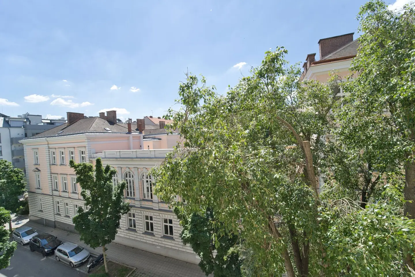 Well maintained 2 room apartment with views in Favoriten