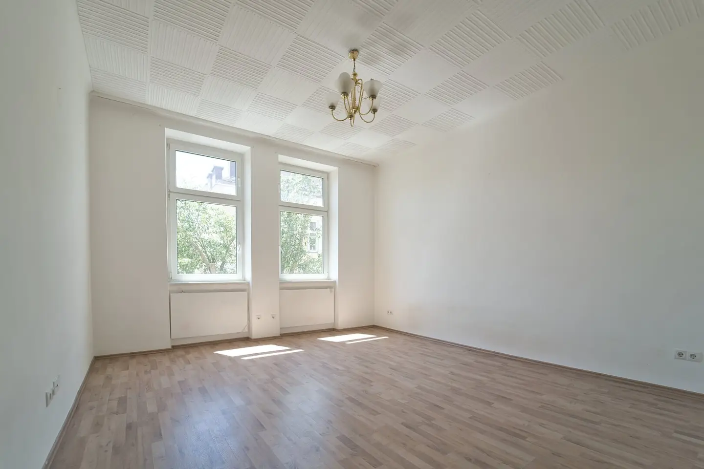 Well maintained 2 room apartment with views in Favoriten