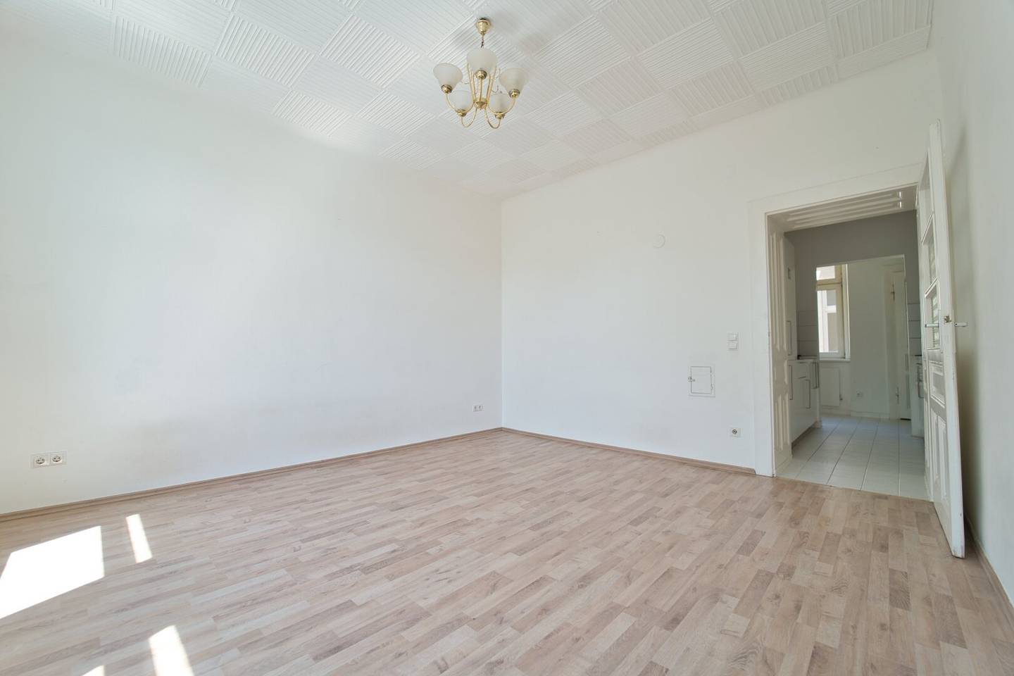 Well maintained 2 room apartment with views in Favoriten