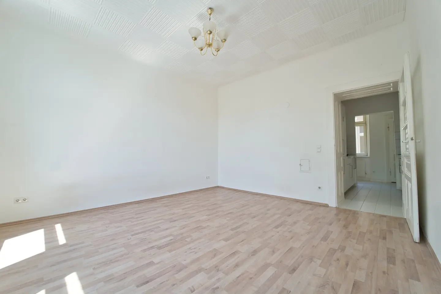 Well maintained 2 room apartment with views in Favoriten