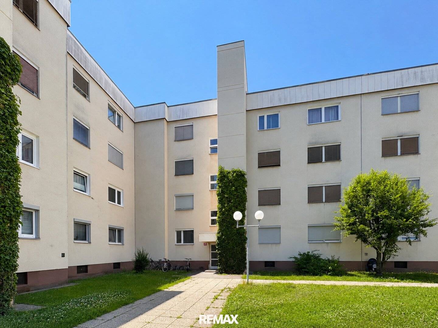 Erdgeschosswohnung mit Loggia und Sauna in ruhiger Lage