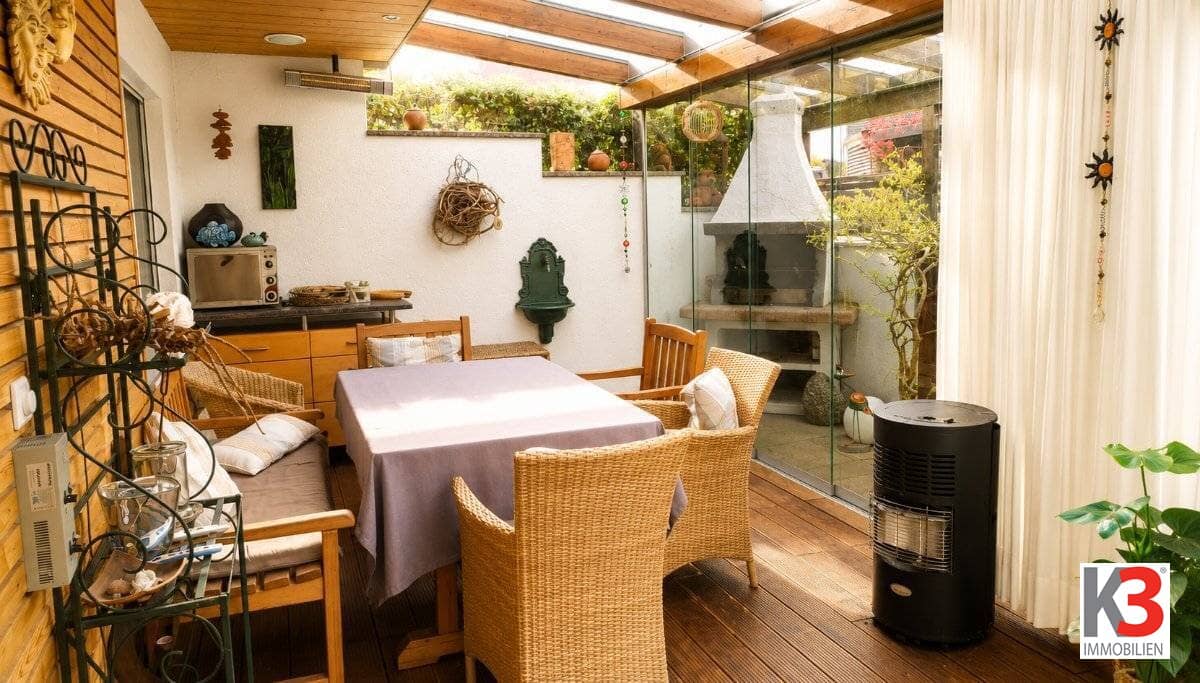 Eckreihenhaus mit Wintergarten und großzügigen Terrassen in sonniger Ruhelage