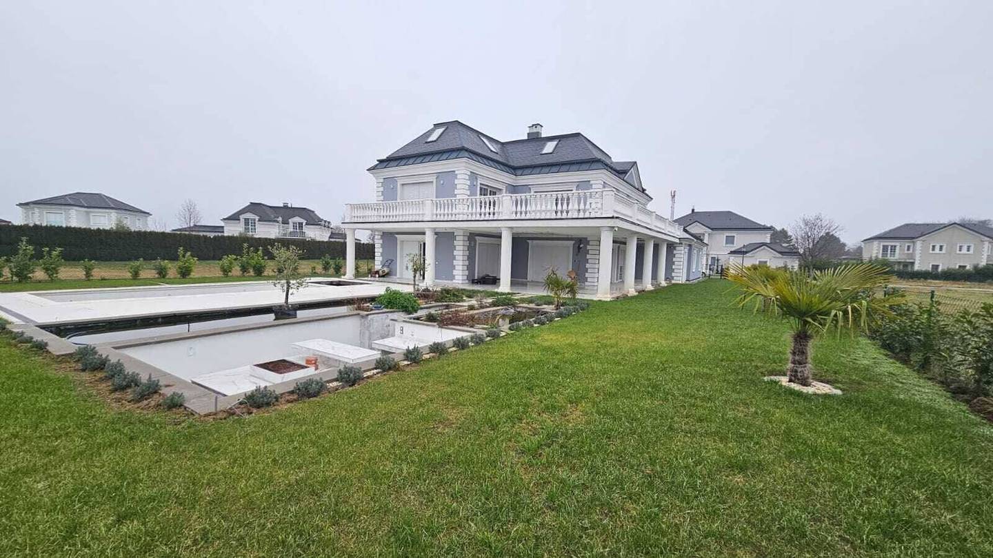 Villa with pool terraces and lake view