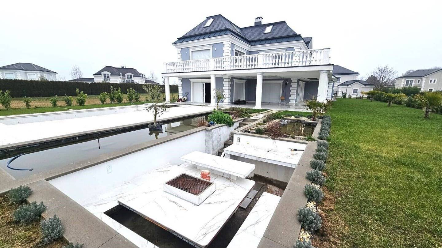 Villa with pool terraces and lake view
