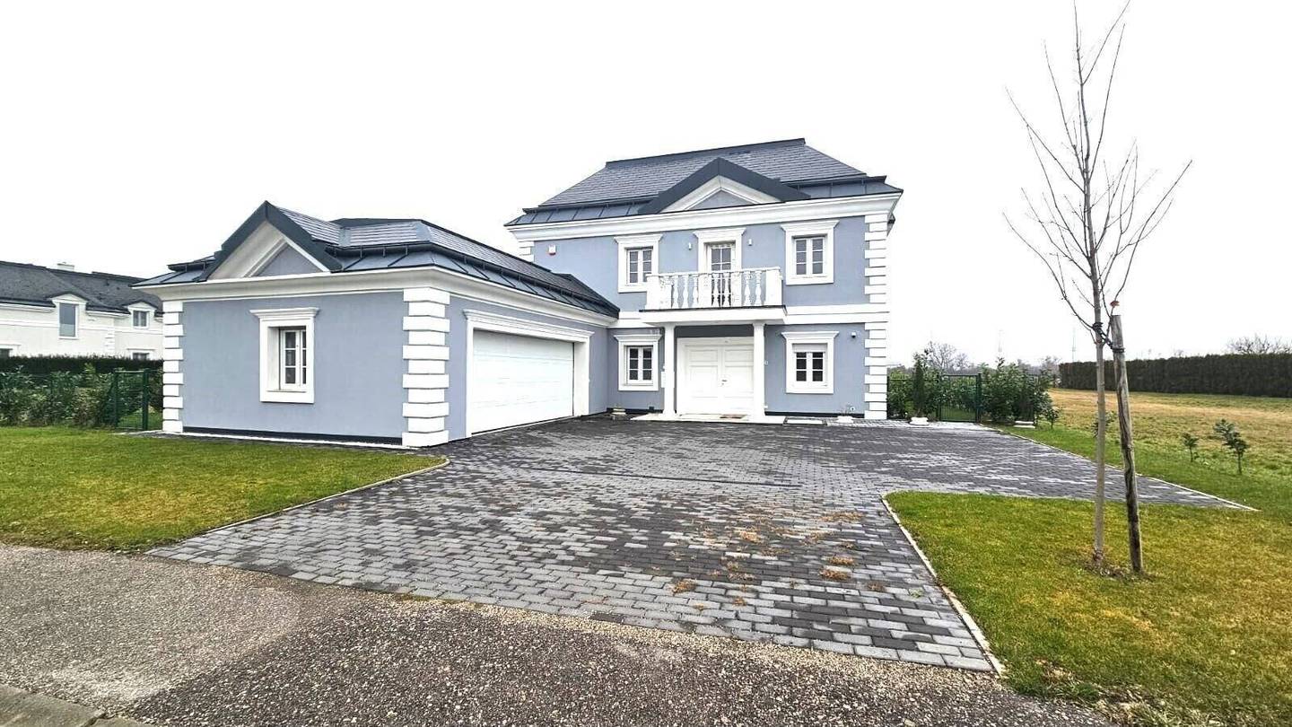 Villa with pool terraces and lake view