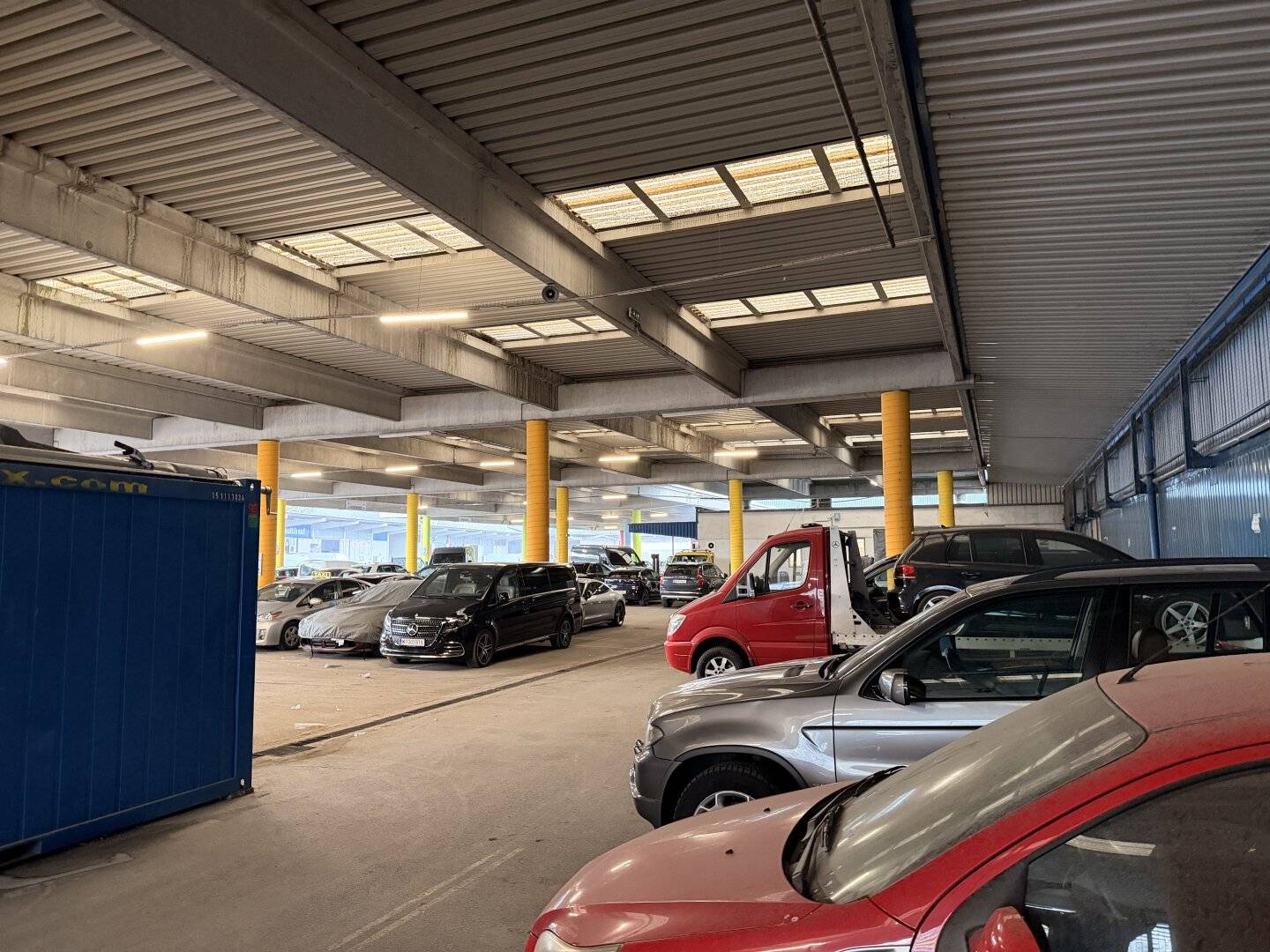 Warehouse with ground level access and excellent transport links