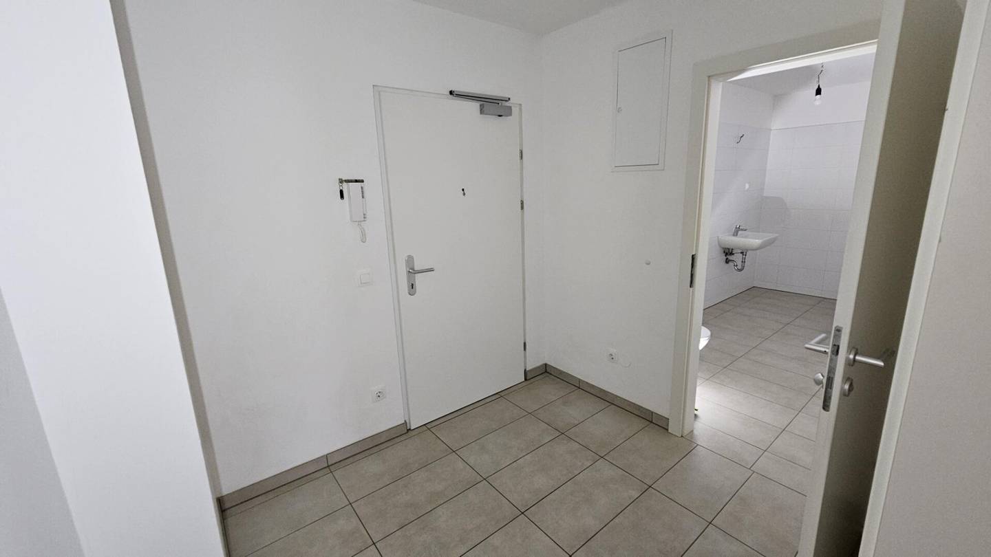 Bright apartment with balcony and fitted kitchen