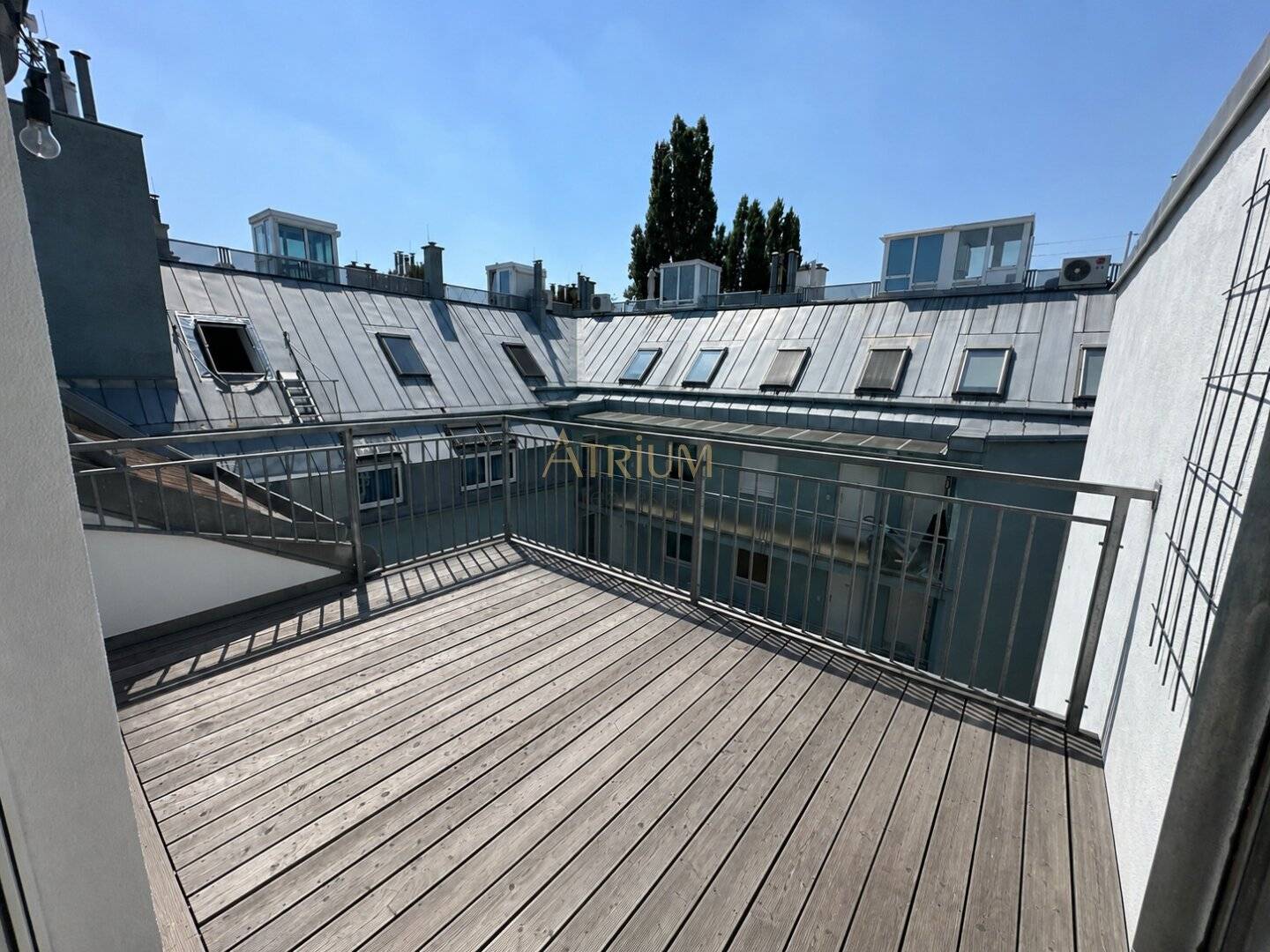 Dachgeschosswohnung mit Terrasse Balkon und Fußbodenheizung
