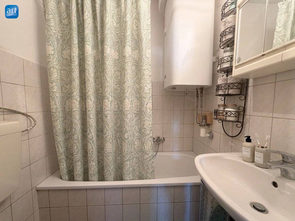 Bright Investment Apartment with Cellar near the Salzach