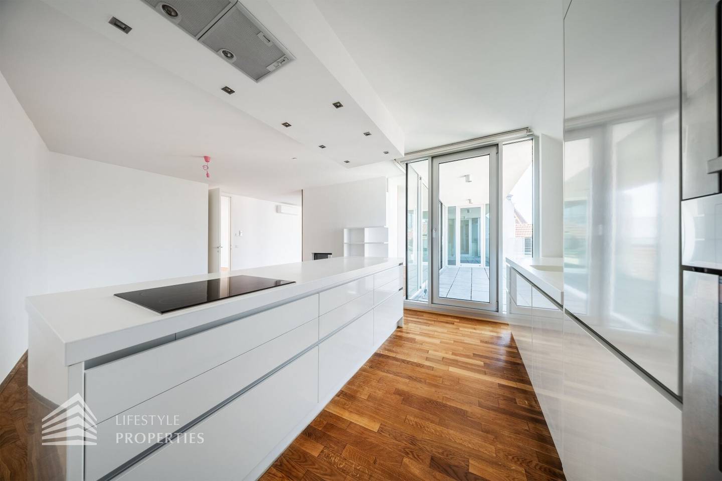 Ruhige Dachgeschosswohnung mit Terrasse und Balkon in bester Innenstadtlage