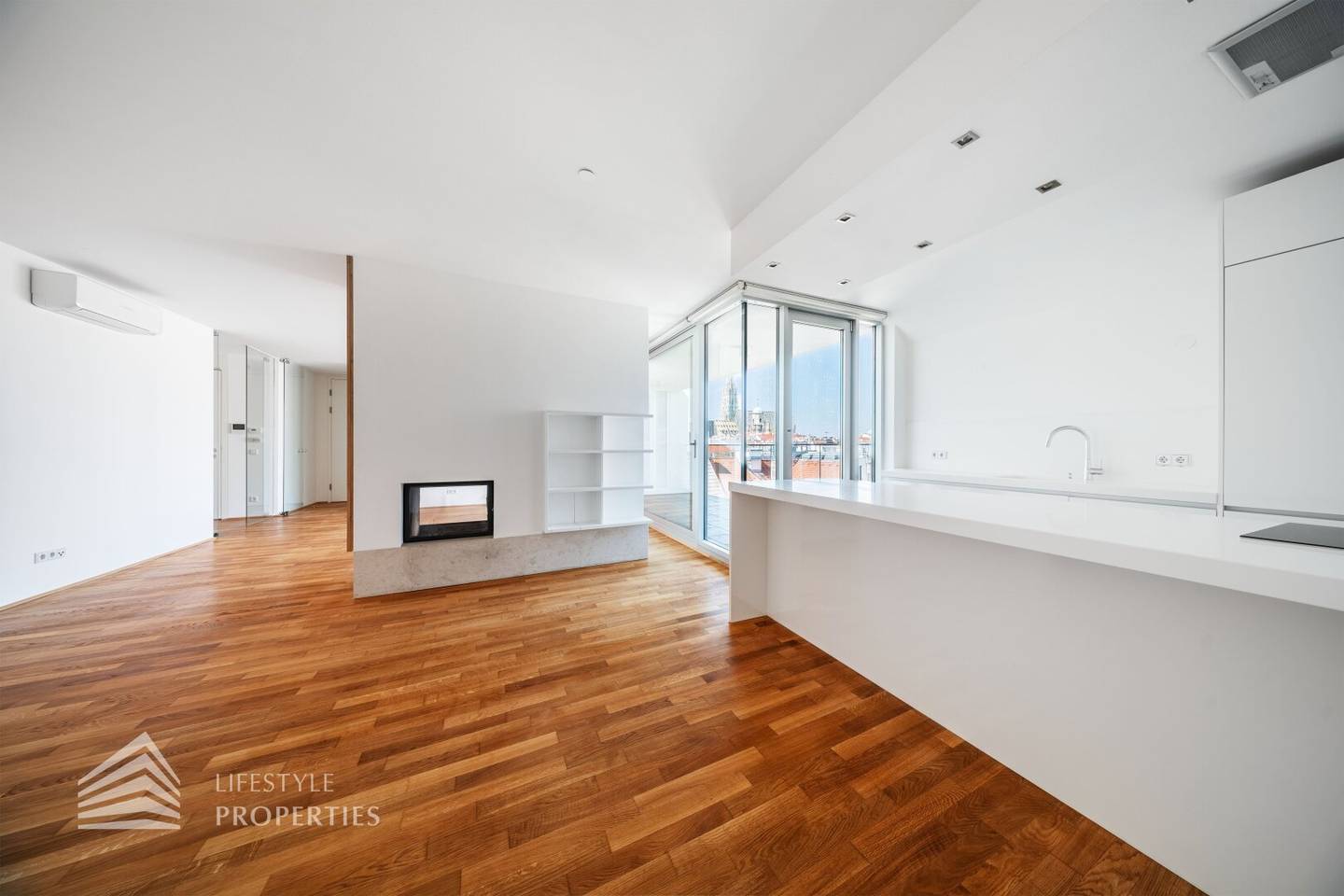 Ruhige Dachgeschosswohnung mit Terrasse und Balkon in bester Innenstadtlage