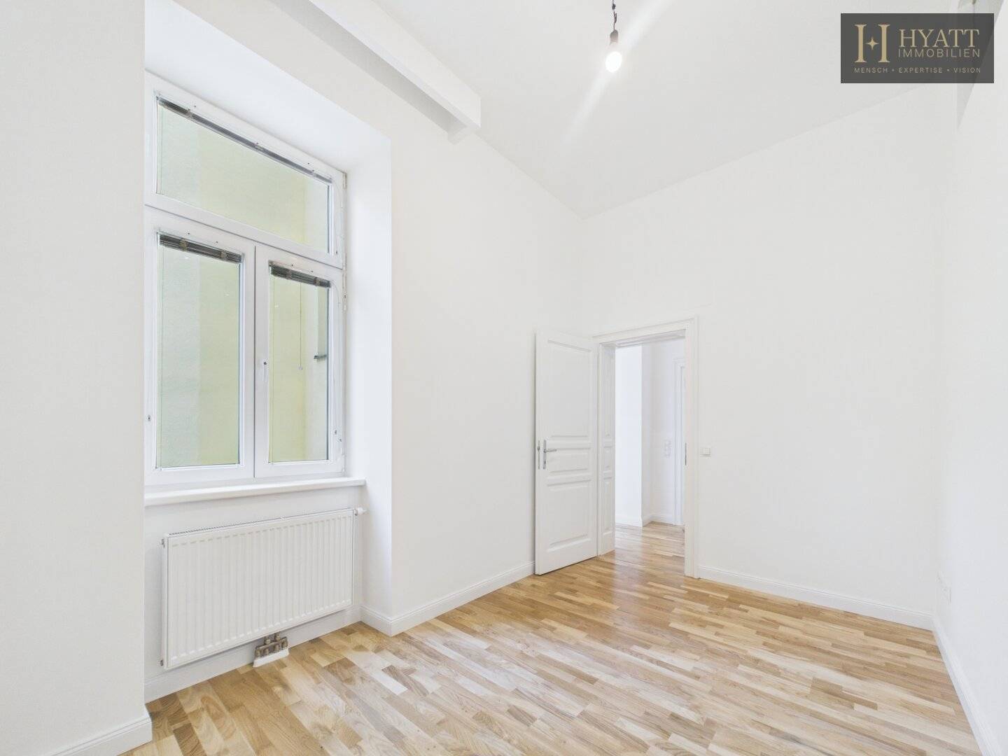 Generalsanierte Altbauwohnung mit Balkon nahe Augarten