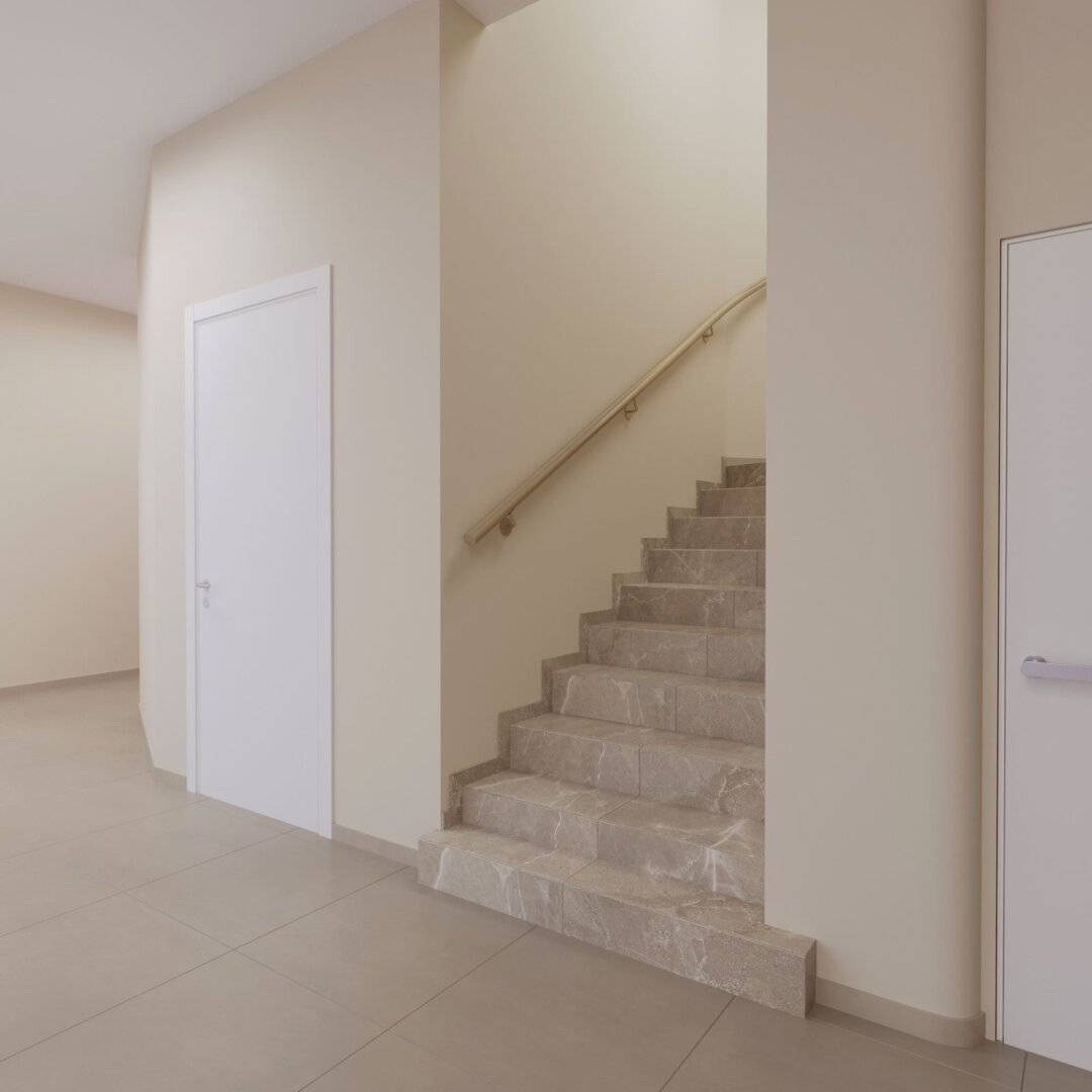 Altbauwohnung in generalsaniertem Haus mit Garage und Aufzug