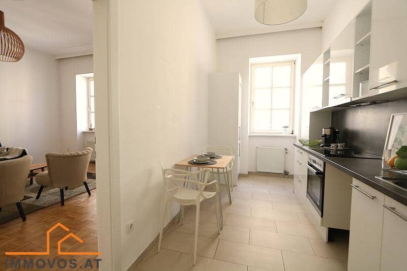 Altbauwohnung mit Loggia in Biedermeierhaus