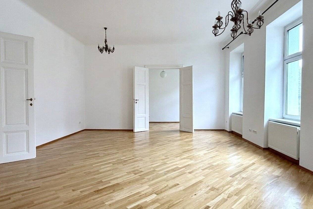 Großzügige Altbauwohnung im Zentrum von Pressbaum