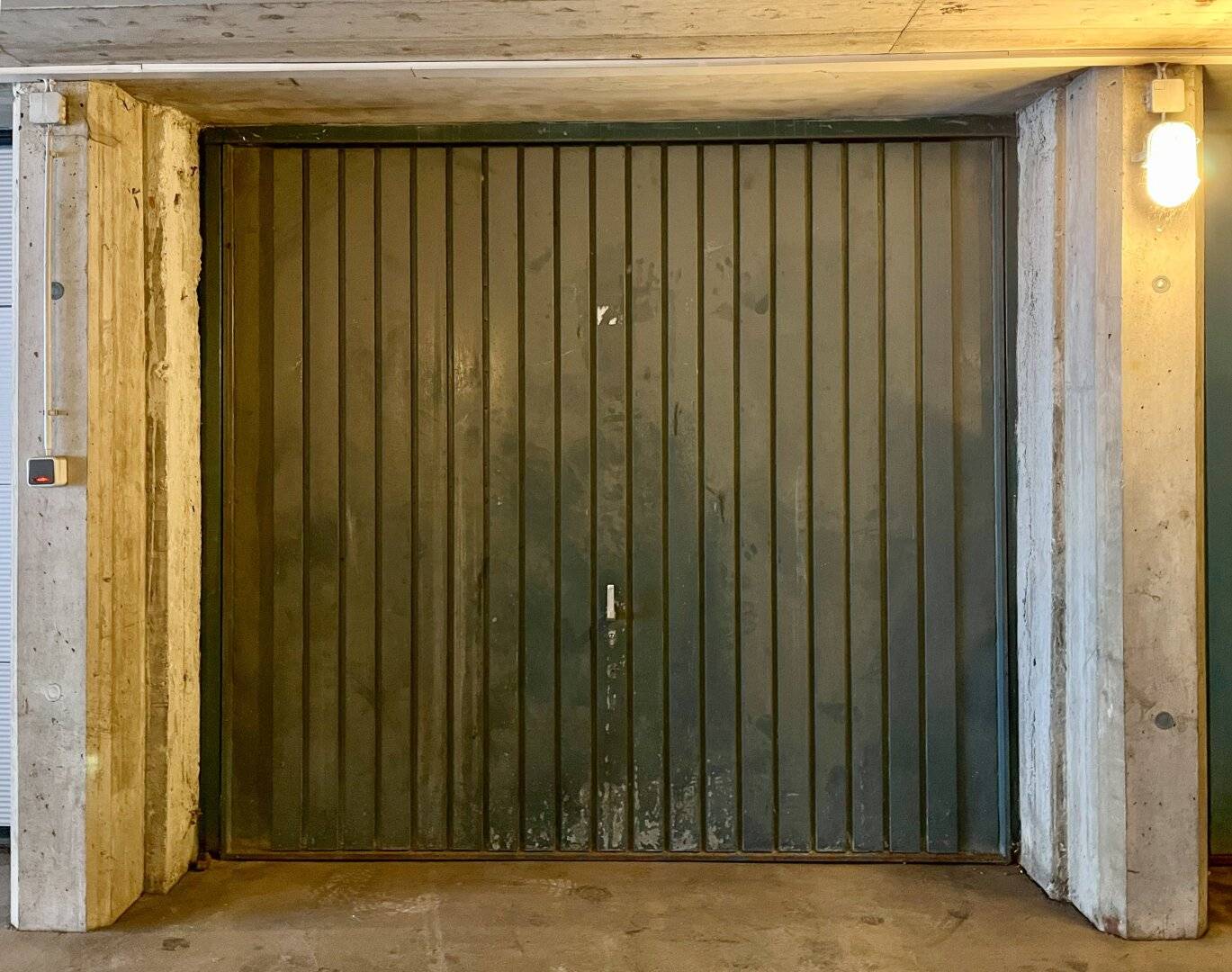 Lockable garage box in Amras