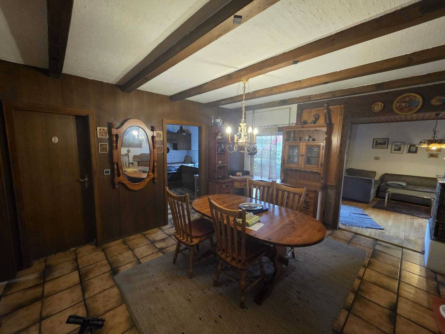 Family home with terrace and garage in quiet location