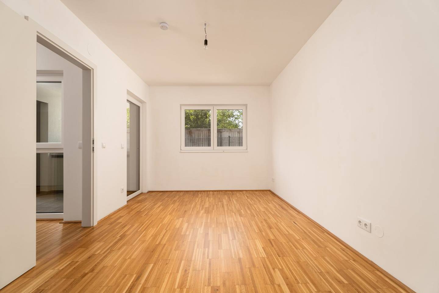Erdgeschosswohnung mit Loggia und Garagenplatz in grüner Lage