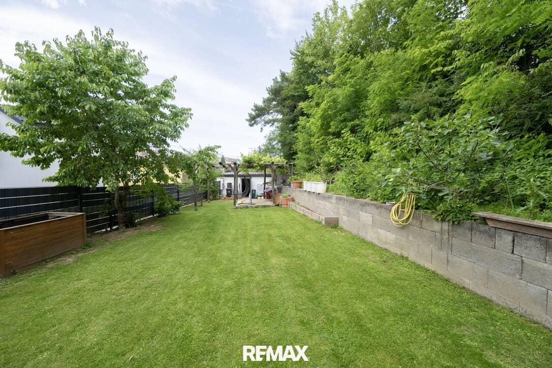Charmantes Einfamilienhaus mit Garten und Garage in zentraler Lage