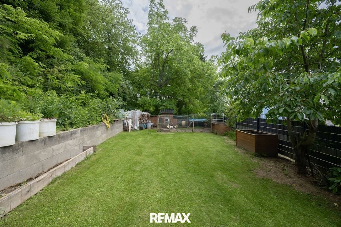Charmantes Einfamilienhaus mit Garten und Garage in zentraler Lage