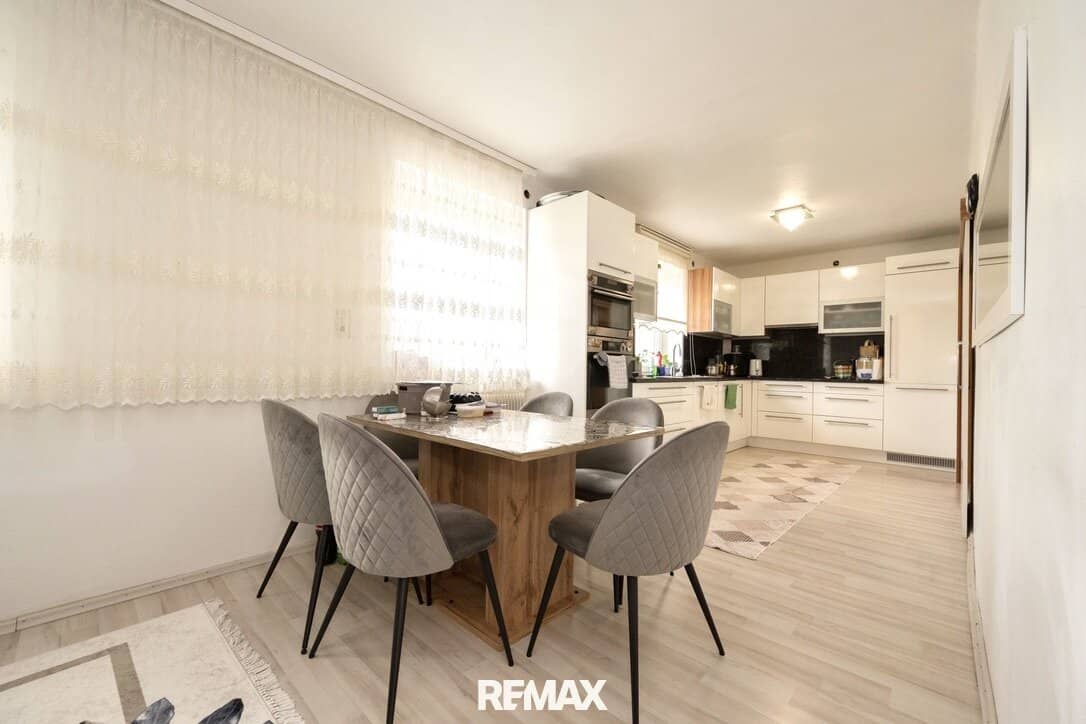 Charmantes Einfamilienhaus mit Garten und Garage in zentraler Lage