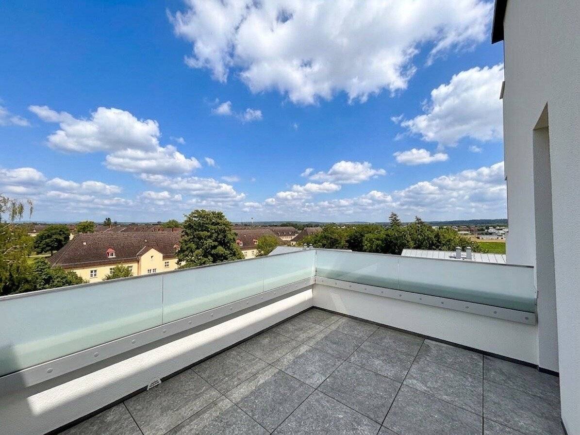 Renovated Penthouse with Balcony and Terrace