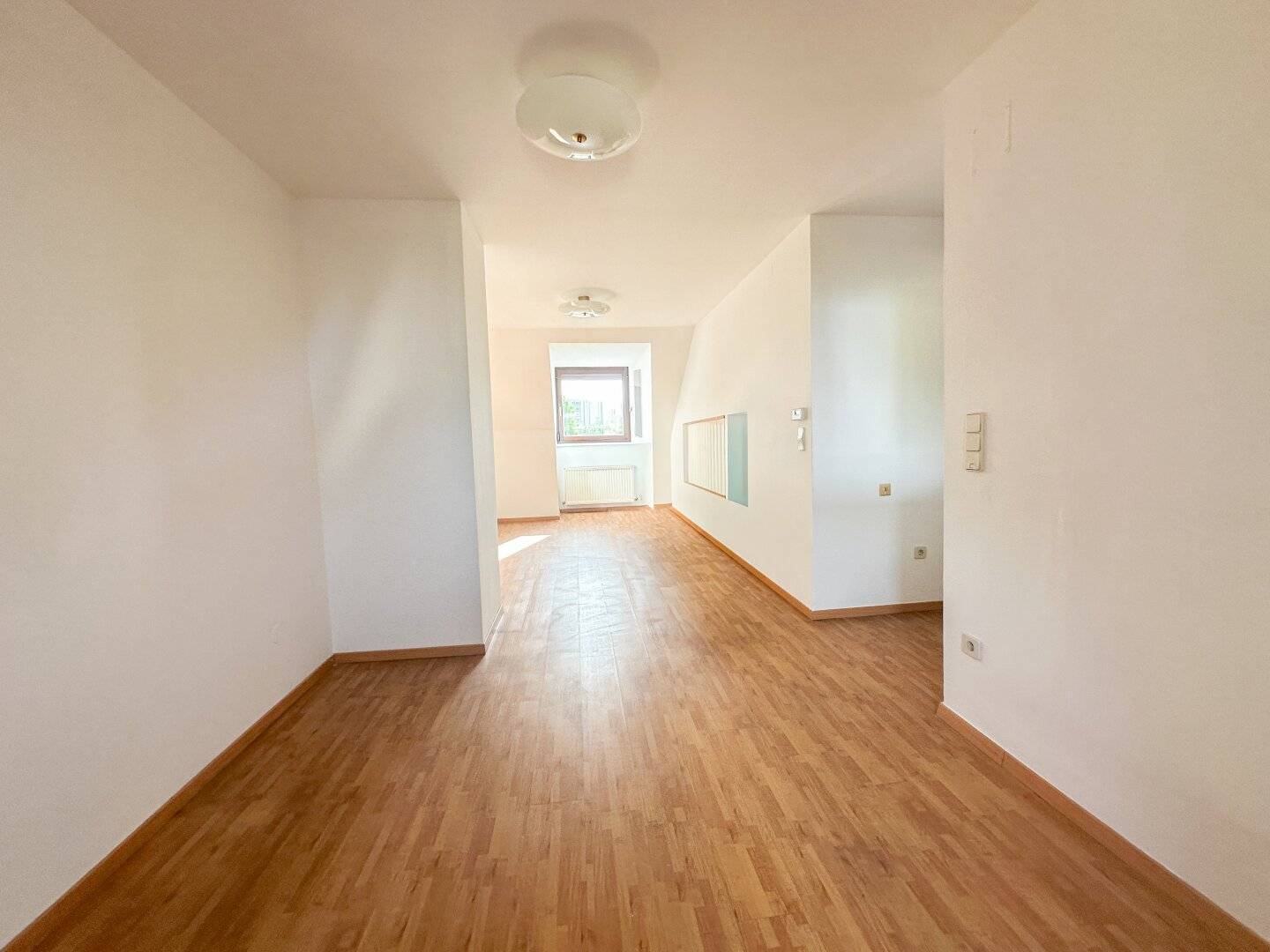 Penthouse apartment with sunny terrace and expansion potential