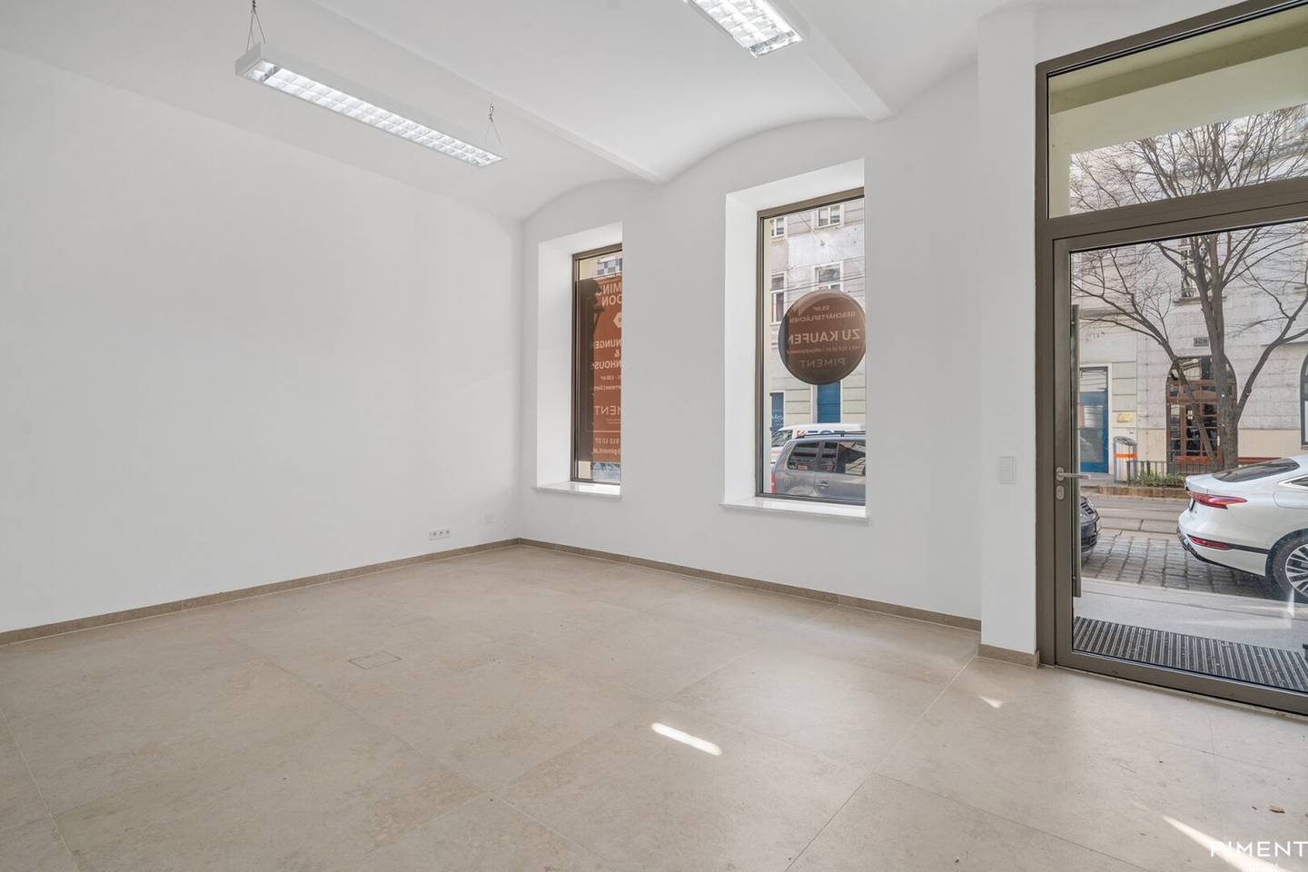 Retail space with courtyard terrace in prime Josefstadt location