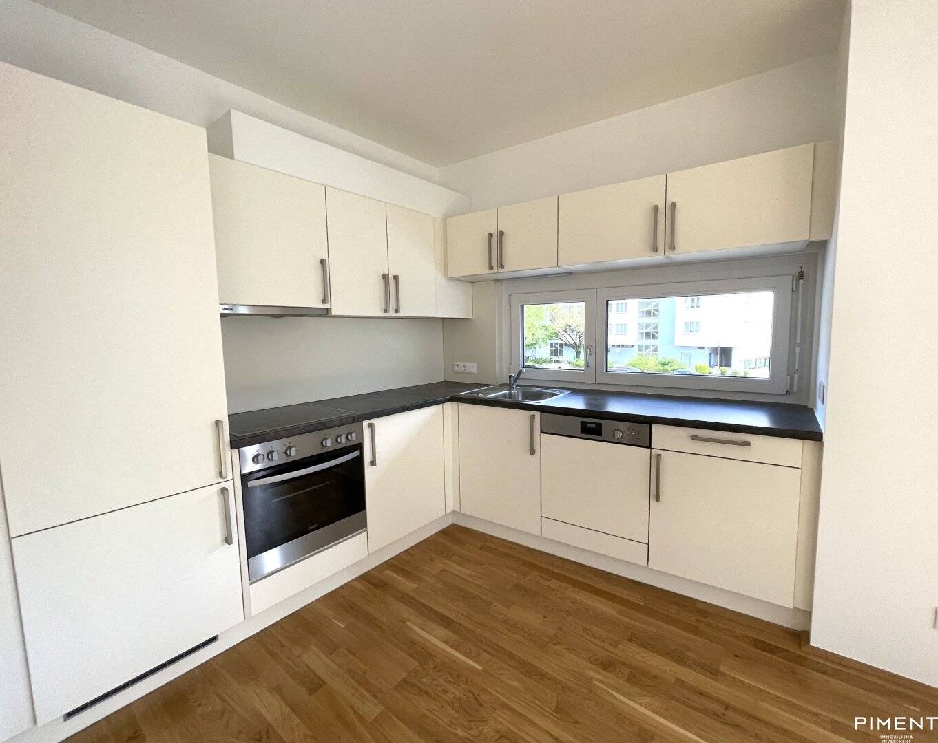 Sunny 3-Room Apartment with Balcony near U1