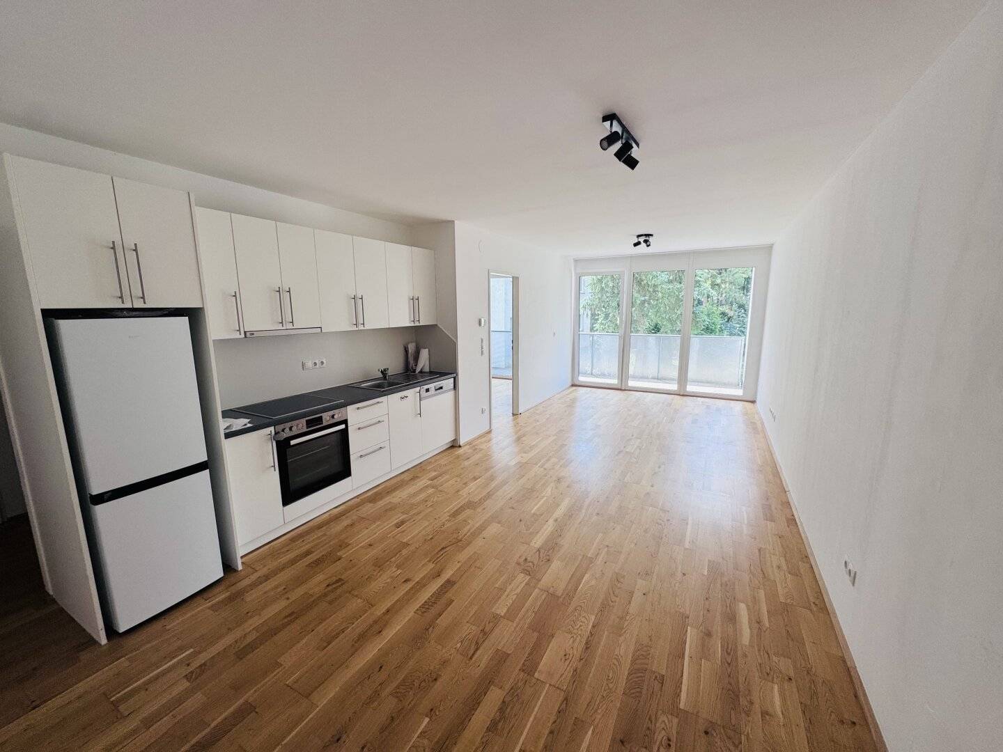 Apartment with loggia and fitted kitchen in a central location