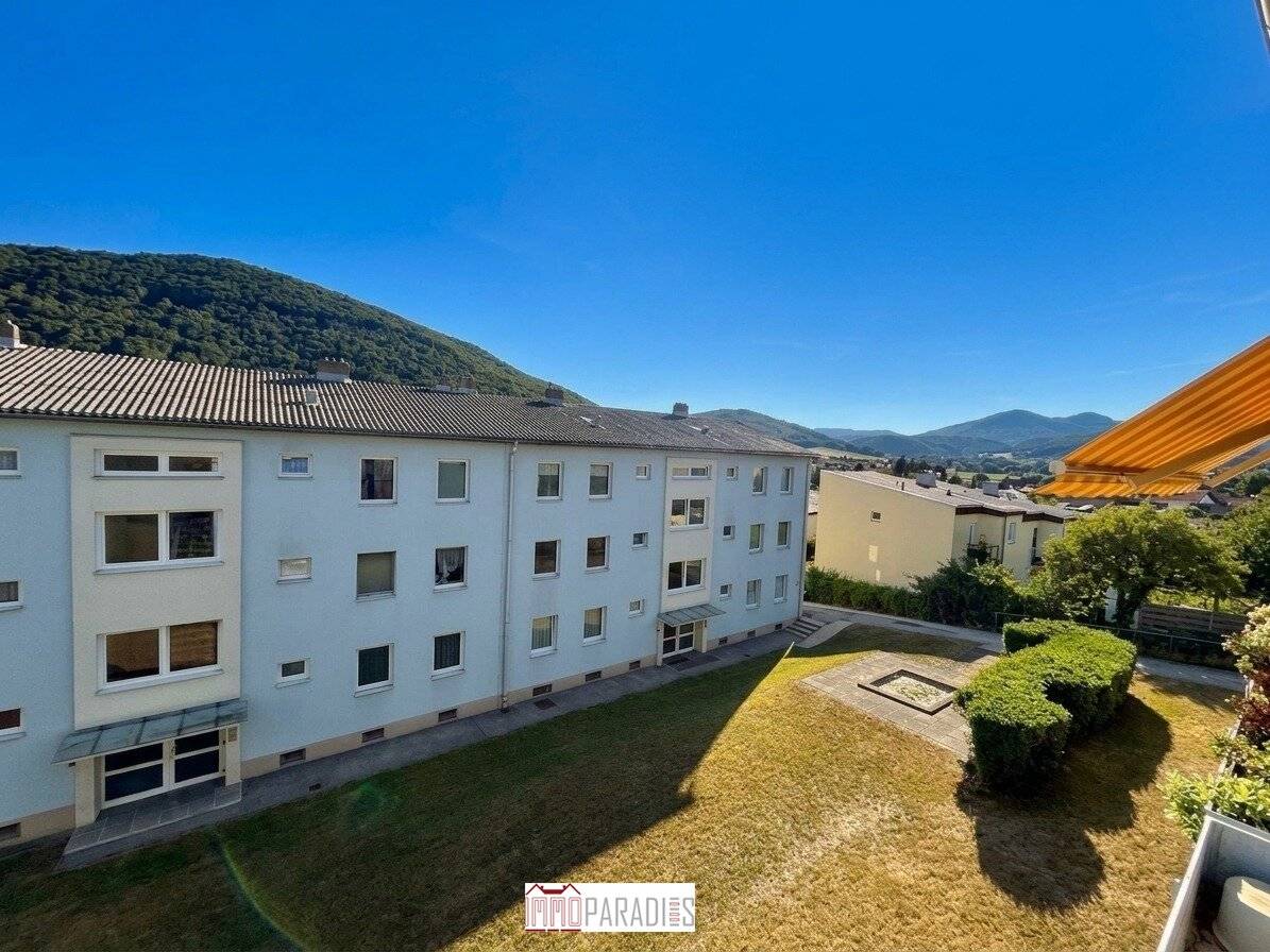 Gepflegte Etagenwohnung mit Loggia und Fernblick