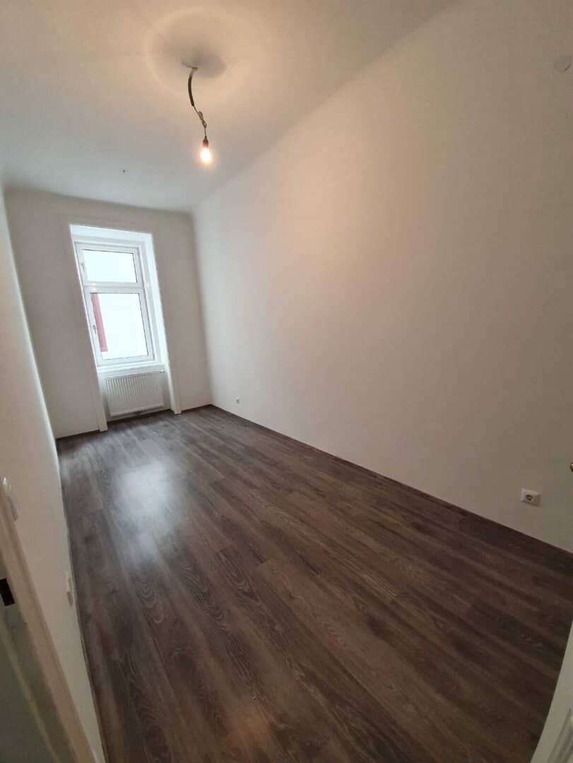 Altbau apartment with approved balcony near Prater