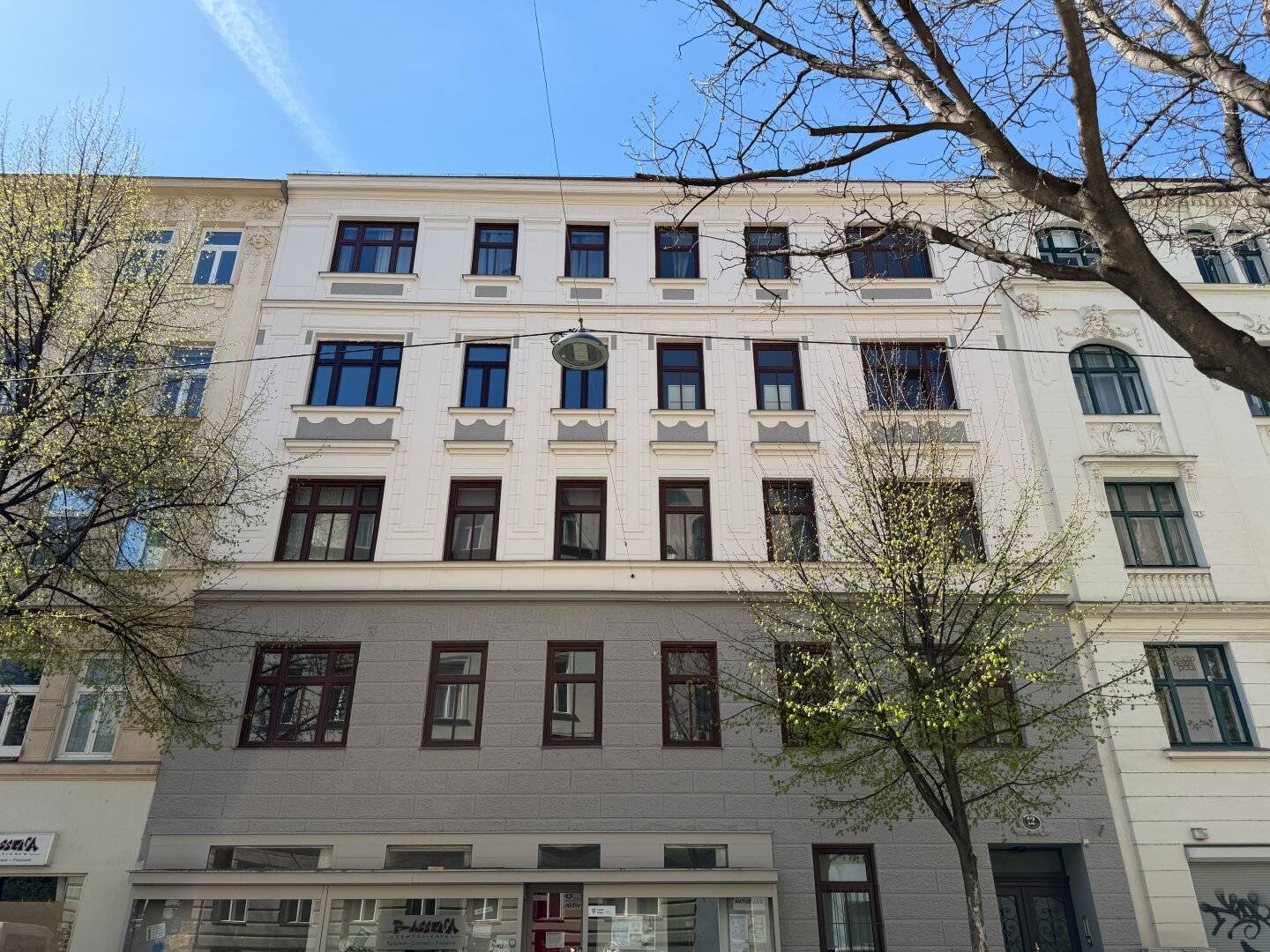 Altbau apartment with approved balcony near Prater