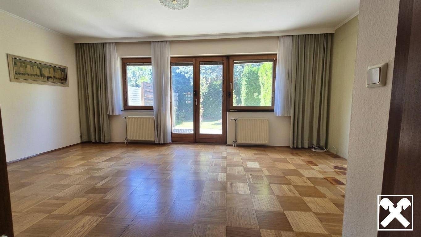 Well-maintained corner townhouse with terrace and garden in Kagran