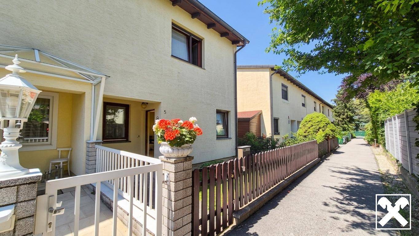Well-maintained corner townhouse with terrace and garden in Kagran