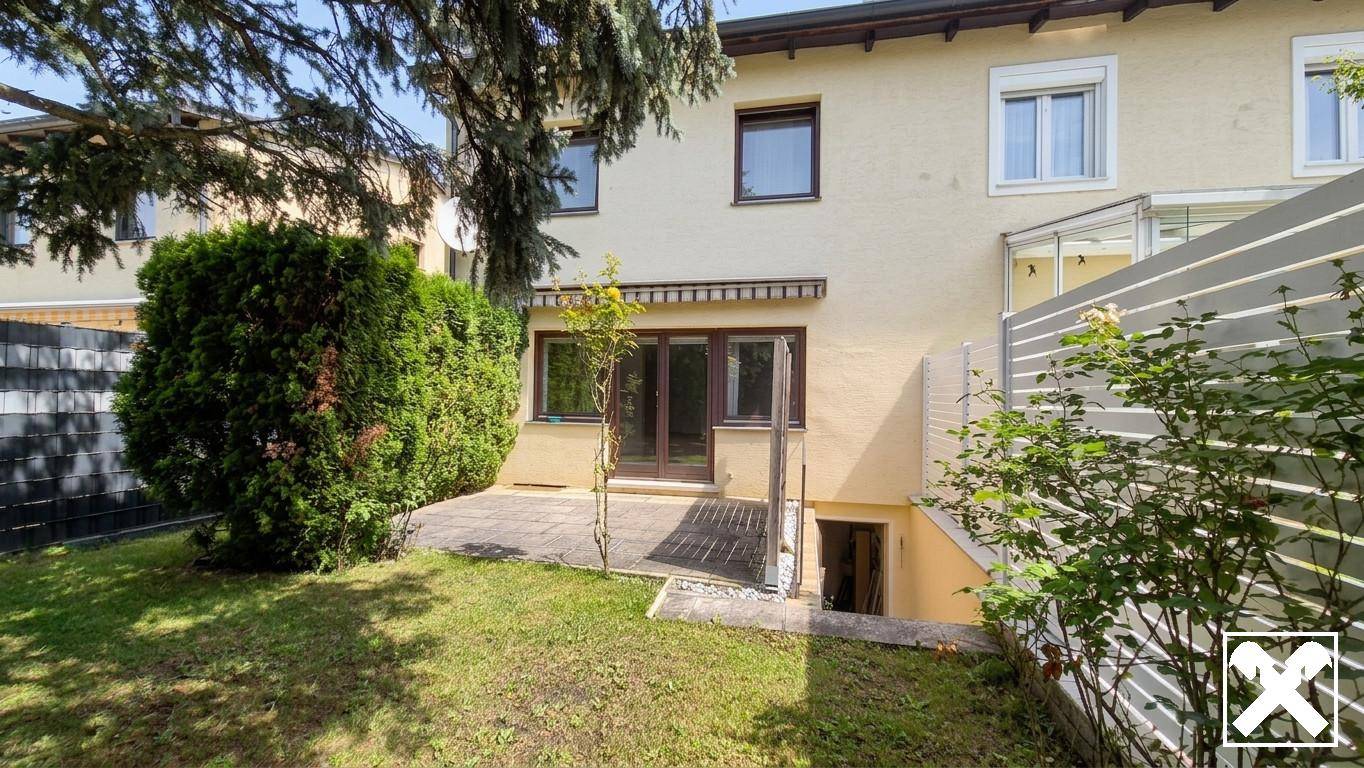 Well-maintained corner townhouse with terrace and garden in Kagran